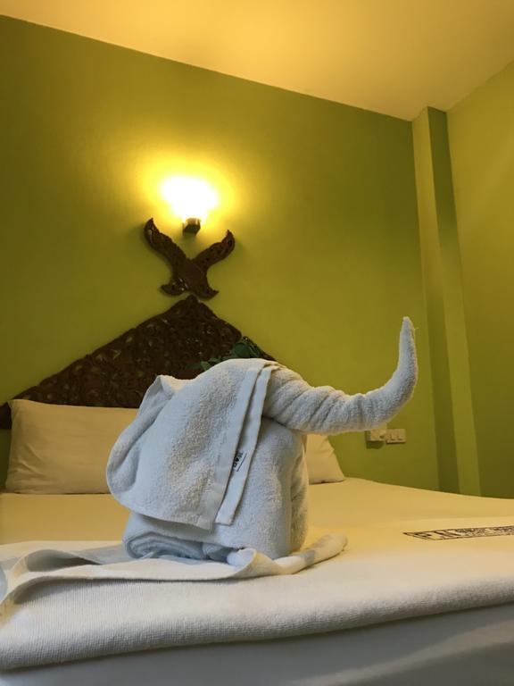 P.N. Guesthouse Krabi town Buitenkant foto