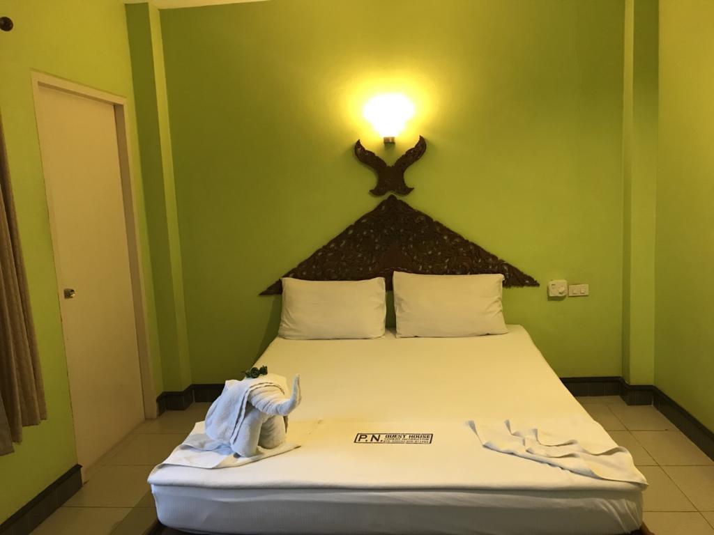 P.N. Guesthouse Krabi town Buitenkant foto